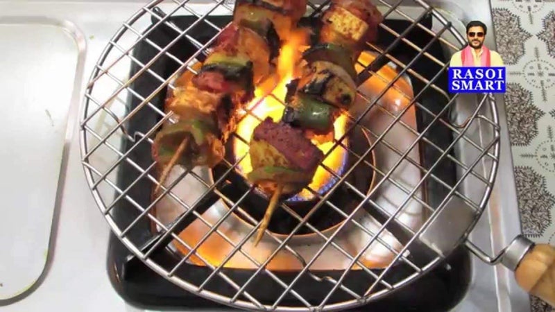 YES Global Stainless Steel Papad JaliRoti Roast GrillPapad Roast Grill with Handle 19 x 25 x 5 cm  - Image 3