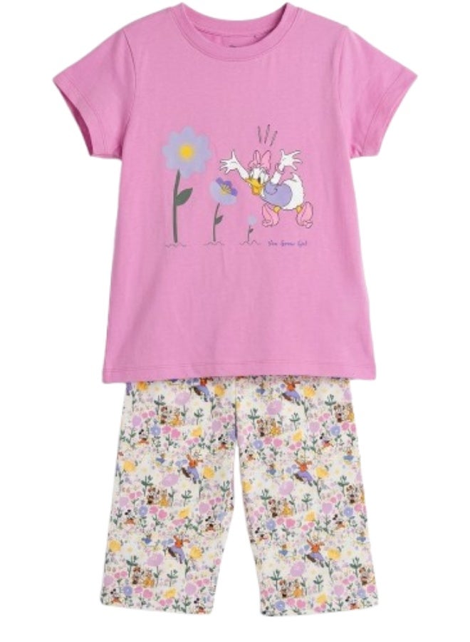طقم بيجاما صيفي للبنات الصغيرات بنقشة بطة ديزي، مناسب للأطفال بعمر 4 سنوات. ملابس نوم خفيفة الوزن وجيدة التهوية، مثالية للاستخدام المريح في الطقس الدافئ. - Image 1