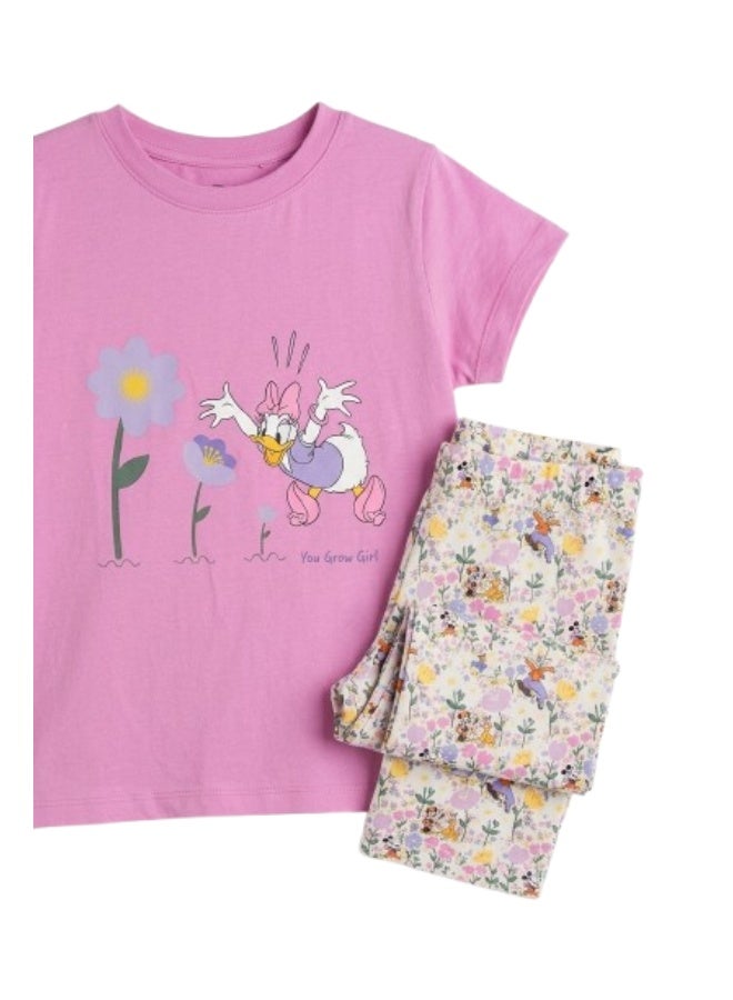 طقم بيجاما صيفي للبنات الصغيرات بنقشة بطة ديزي، مناسب للأطفال بعمر 4 سنوات. ملابس نوم خفيفة الوزن وجيدة التهوية، مثالية للاستخدام المريح في الطقس الدافئ. - Image 2