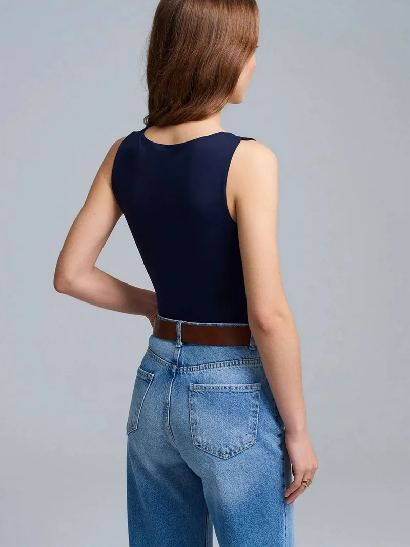 ديلفين DILVIN Sleeveless Square-Neck Slim-Fit Jersey Blouse
