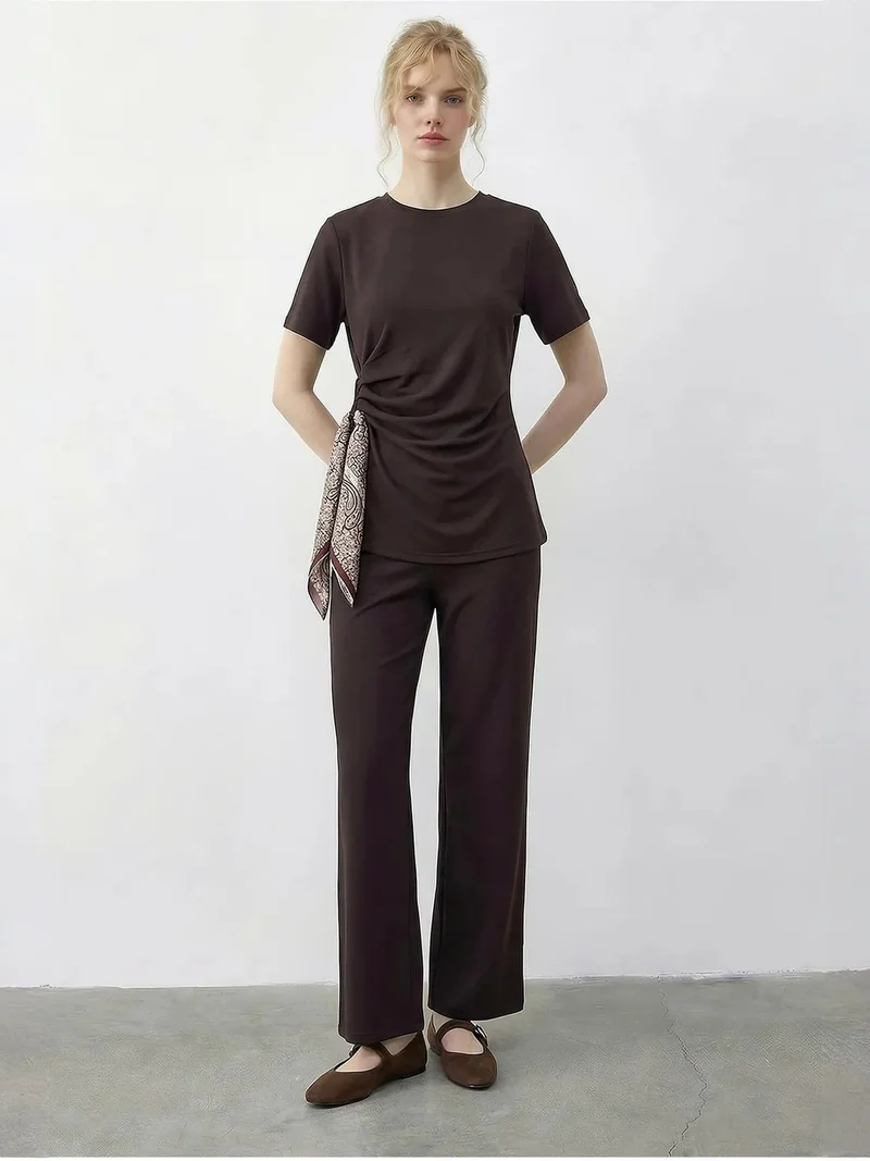 بيانكو لوتشي LUCCI T-Shirt and Pants Two-Piece Set with Accessory Detail