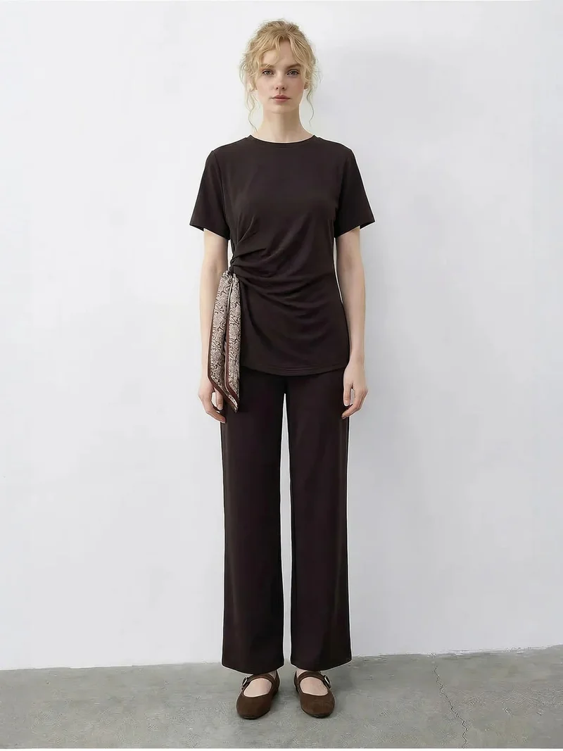 بيانكو لوتشي LUCCI T-Shirt and Pants Two-Piece Set with Accessory Detail