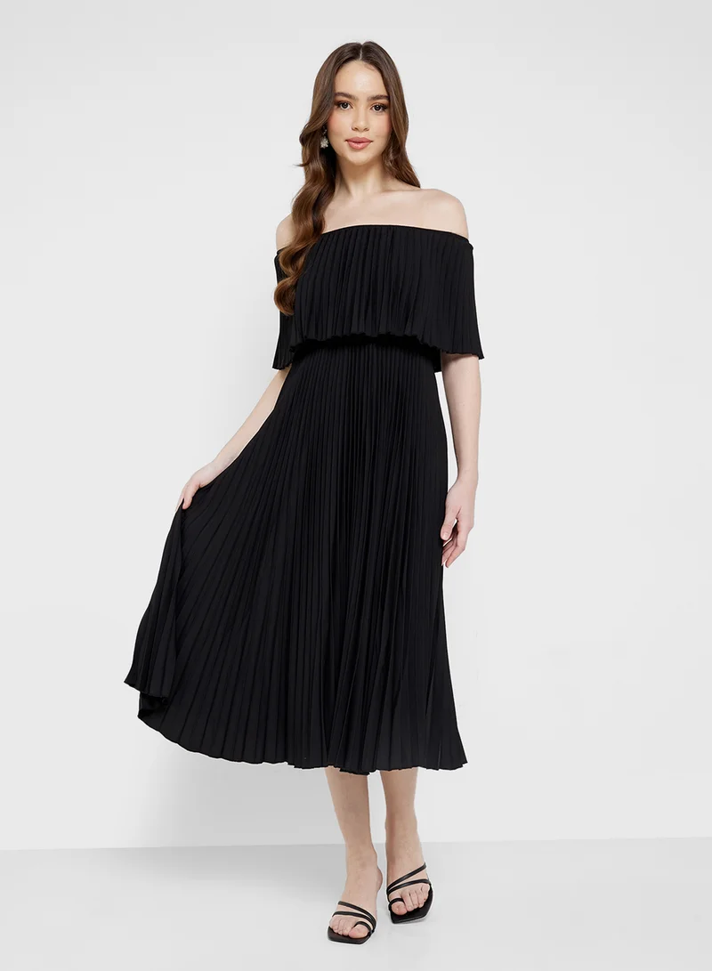 ايلا Off Shoulder Pleated Dress