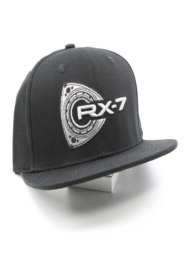 روتاري13بي1 قبعة بيسبول RX-7 - قبعة سوداء بحافة مسطحة - شعارات Rotor وRX7 مطرزة باللون الفضي - Image 4