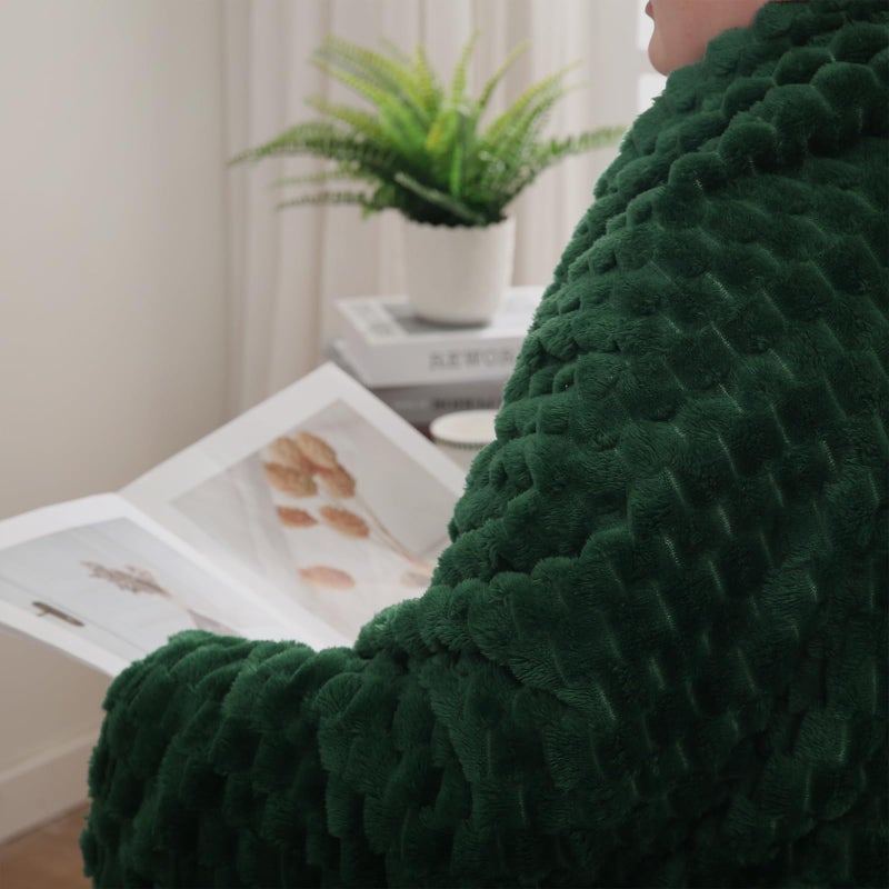 Puncuntex Dark Hunter Green Throw Blanket 50"Ã—60" inches Fuzzy 3D Jacquard Decorative Flannel Fleece Super Soft Plush Cozy Blanket for Couch Sofa Chair Lightweight - Image 5
