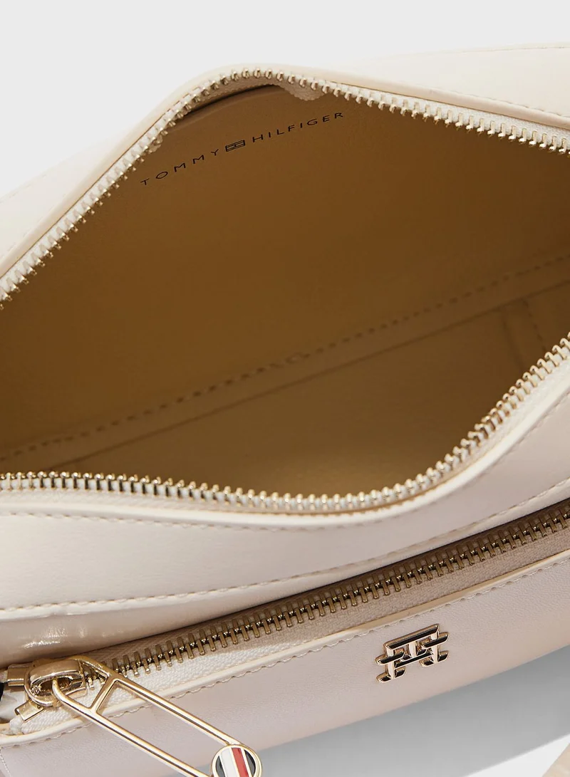 TOMMY HILFIGER Spring Flap Over Crossbody Bag