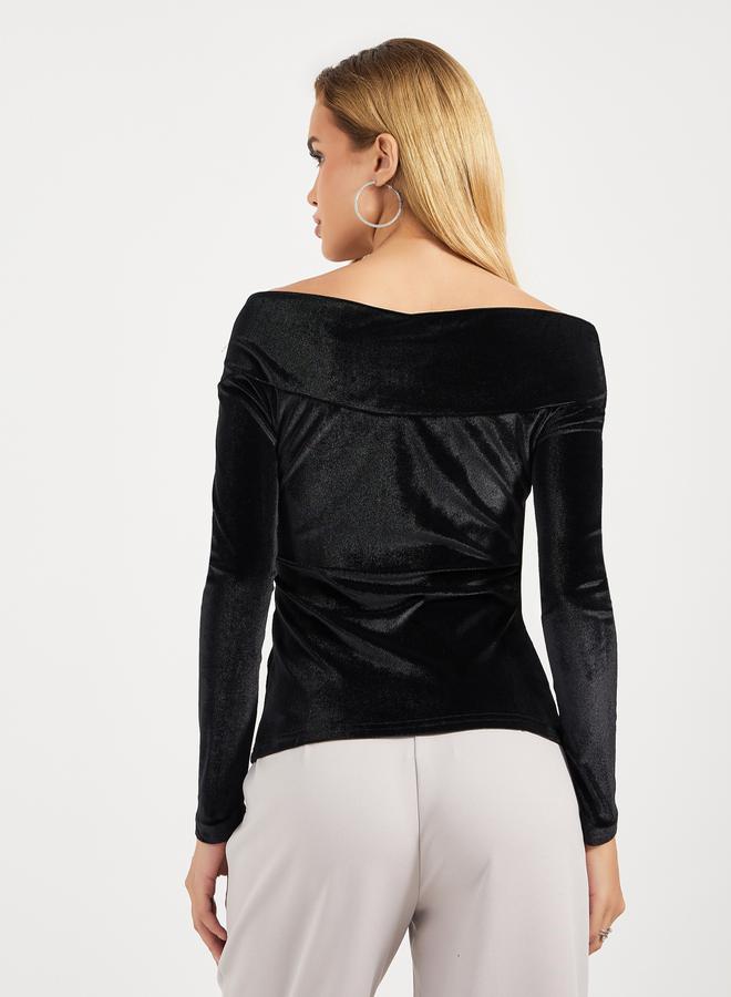ستايلي بلوزة محبوكة بتفاصيل مخمل وأكتاف مكشوفة - Image 5
