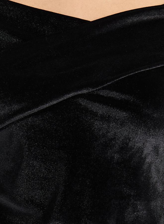 ستايلي بلوزة محبوكة بتفاصيل مخمل وأكتاف مكشوفة - Image 4