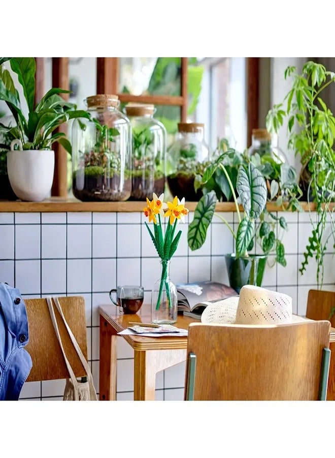 LEGO - Botanical Collection Daffodils 216 Pieces - 40747 - Image 2