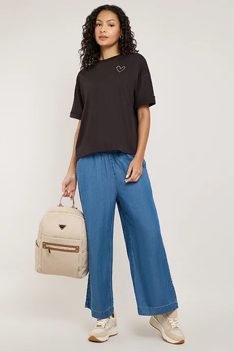 R&b Embroidery Detail T-Shirt with Crew Neck and Short Sleeves