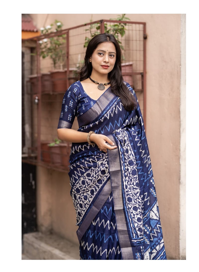 Grab Mantra Indigo Blue Soft Silk Slub Woven Saree With ZigZag Batik Print Design Comes With Unstitched Blouse  - Image 4