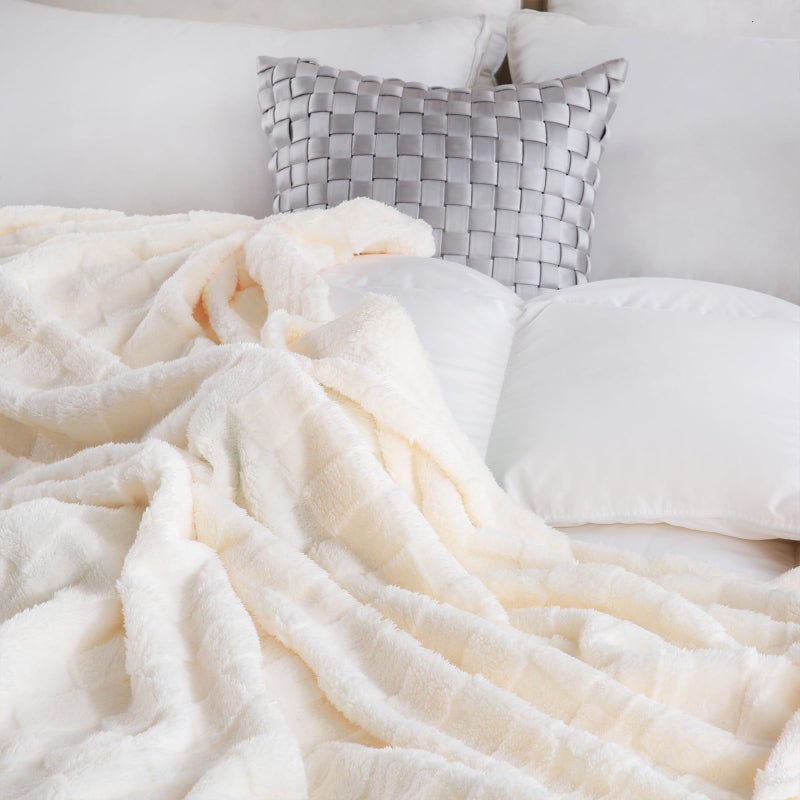 Linecooo Cream White Fleece Throw Blanket 50â€Ã—60â€ for Couch Sofa Bed,Super Soft Cozy Plush Microfiber Flannel Blanket with 3D Checkered Design Lightweight for Adults,Woman,Girls - Image 4