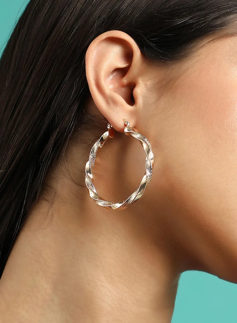 سوهي حلق دائري ملتوي عصري من المجوهرات الاصطناعية