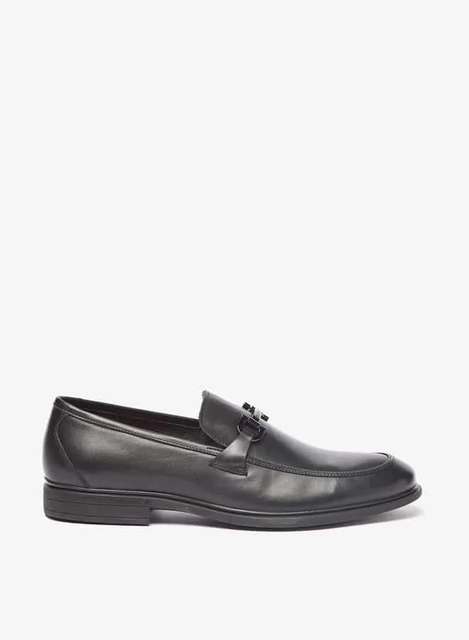 لو كونفورت Men Textured Slip-On Loafers with Metal Accent