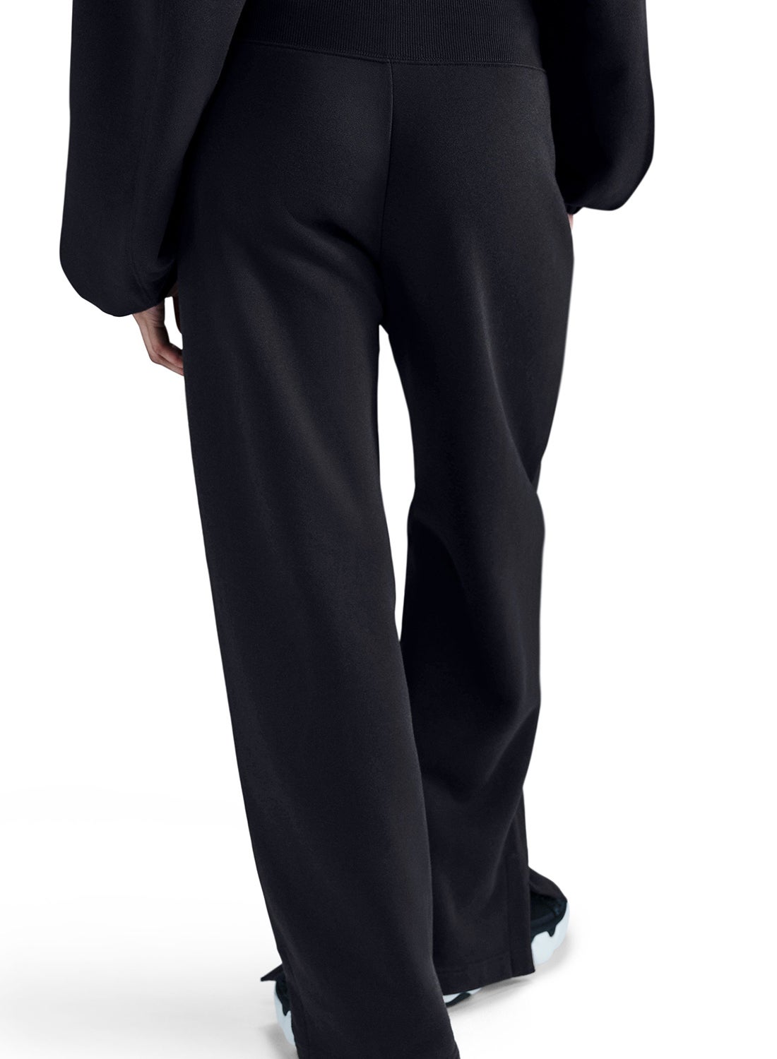 Nsw Phoenix Fleece HIgh Rise Sweatpants - https://f.nooncdn.com/p/pzsku/ZFA34633648F3B662B7BBZ/45/_/1741779998/7e63af60-344e-4e73-b470-4564d8f72544.jpg?width=original