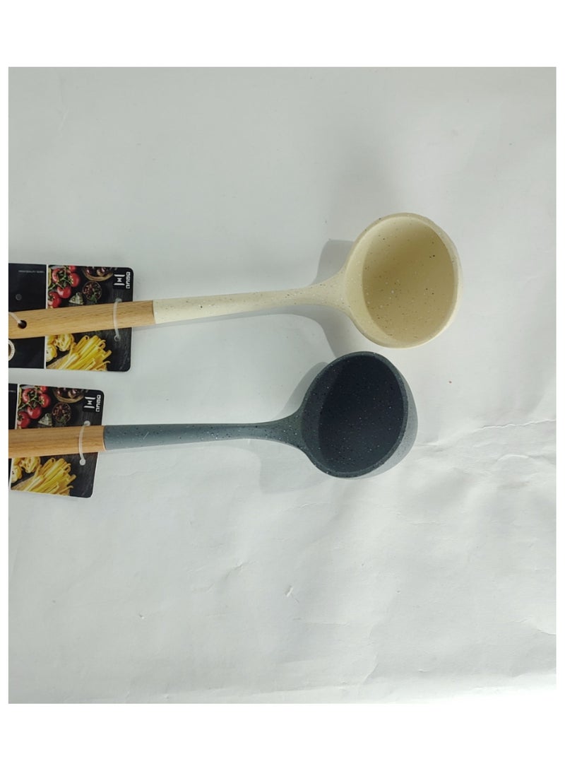 مغرفة حساء سيليكون بيد خشب -كبيرة الحجم - Image 3