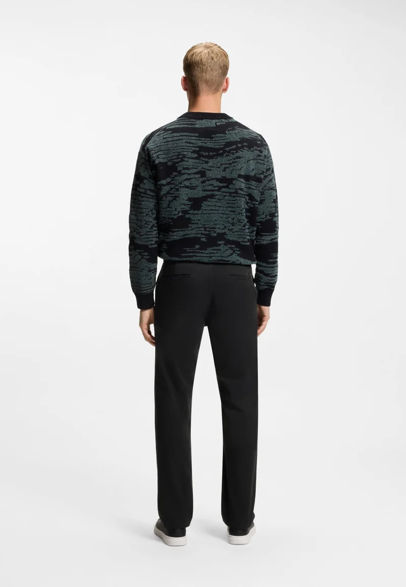 بوس تشينو بقصة عادية من الساتان القطني المطاطي