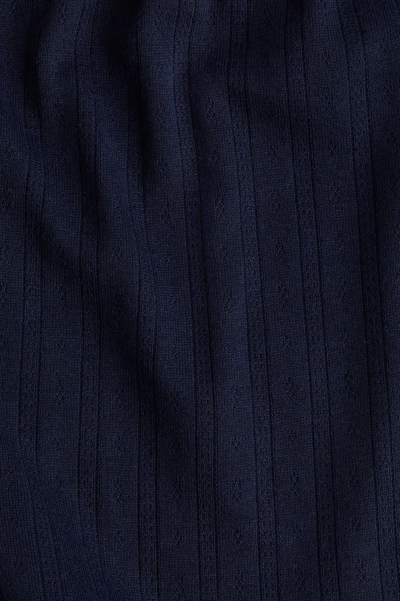 اتش اند ام شورت جيرسيه بتصميم سهل الارتداء