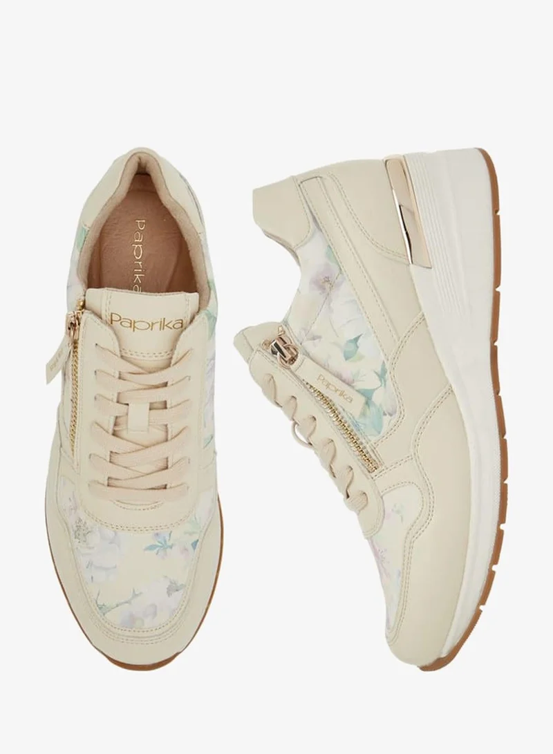 بابريكا سنيكرز نسائي بطبعة شعار مع إغلاق برباط