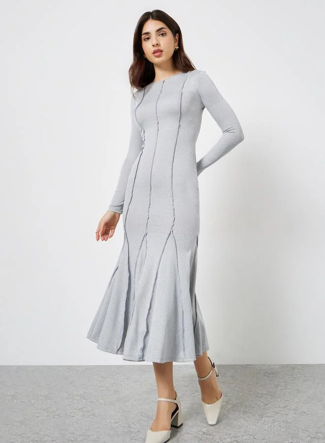 ستايلي فستان ميدي بحافة واسعة وتفاصيل بارزة الملمس