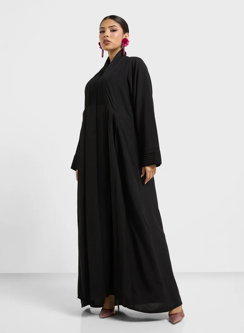 هيا كلوزيت V-Neck Pleated Abaya