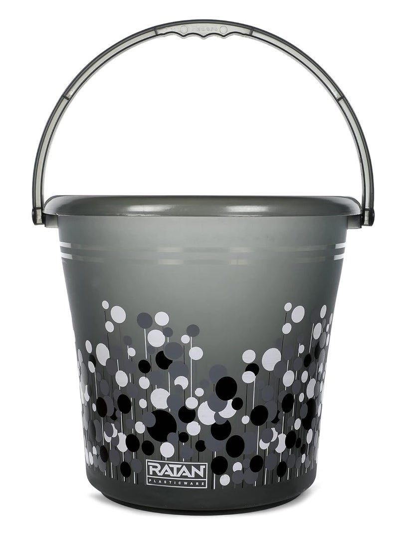 RATAN PLASTICWARE مجموعة حمام بلاستيكية من راتان مكونة من 3 قطع مع دلو سعة 20 لتر × كوب سعة 1.15 لتر × 1 كرسي نوفا باتلا 107 × 1 مجموعة استحمام للمنزل والمطبخ بطباعة فروسية فقاعة رمادية - Image 5