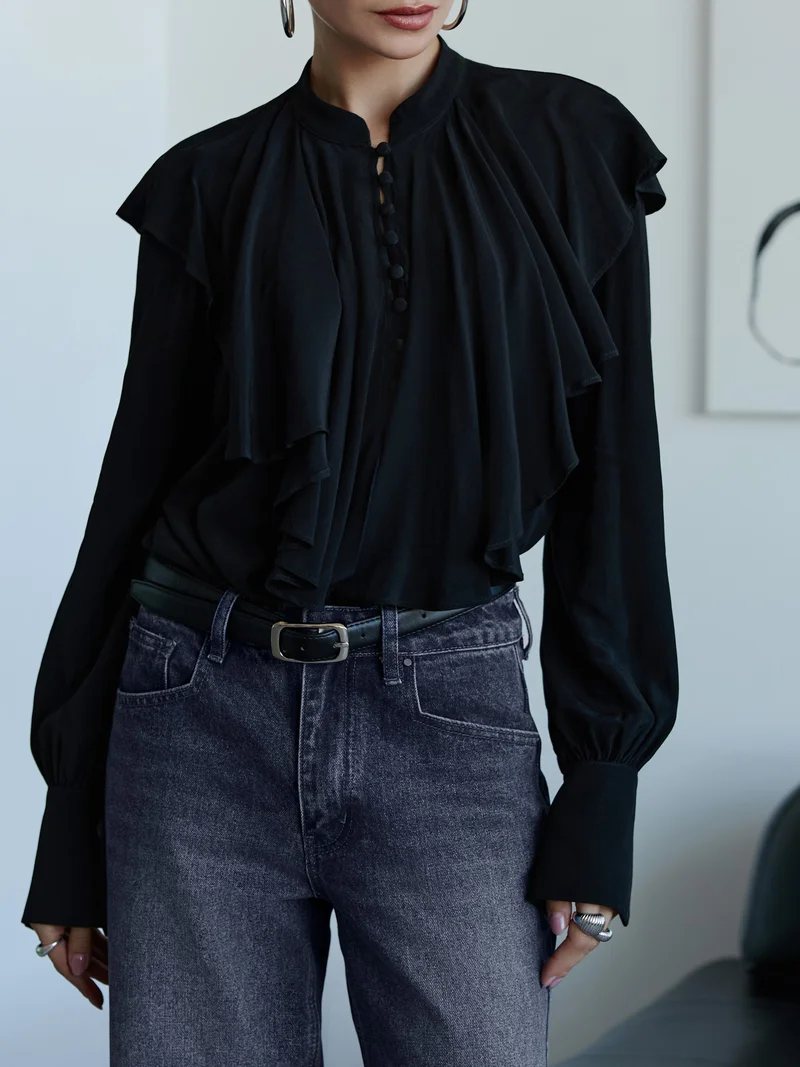 ليتشي بلوزة من الفسكوز بياقة مرتفعة وجيبوت واسعة