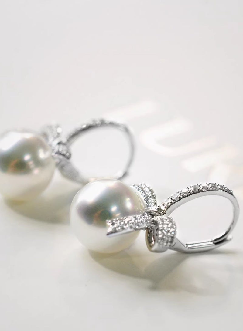 أقراط متدلية من اللؤلؤ بتصميم عقدة فيونكة للنساء، خفيفة الوزن، أنيقة، كلاسيكية، مضادة للحساسية، هدية مثالية لها، مناسبة للأناقة اليومية والمناسبات الخاصة. - Image 5