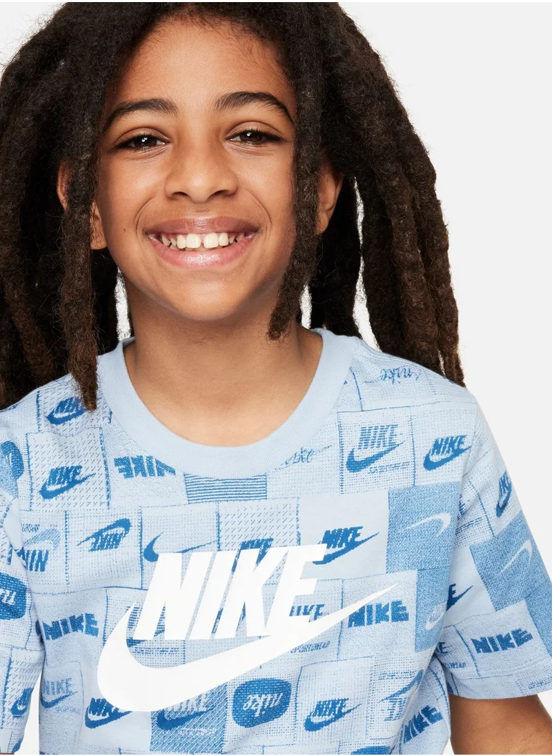 Nike Youth Nsw Club Seasonal Aop T-Shirt