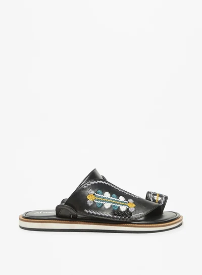 الواحة Boys Embroidered Slip-On Arabic Sandals