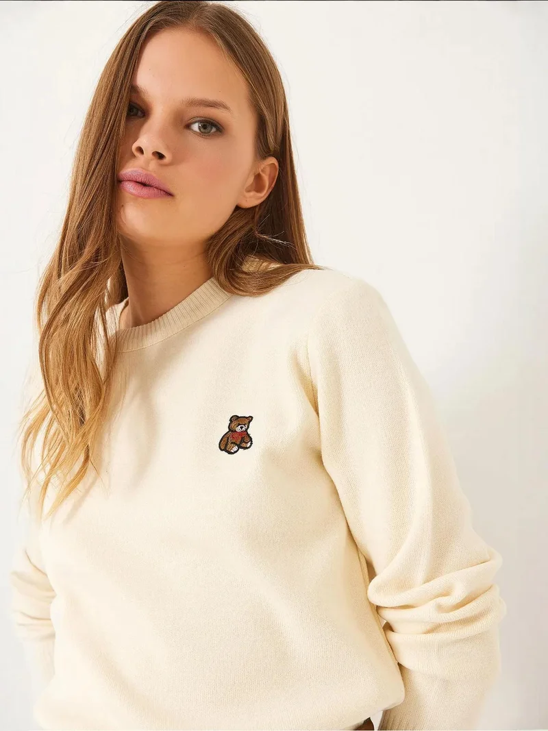 Bianco Lucci LUCCI Embroidered Crew Neck Sweater