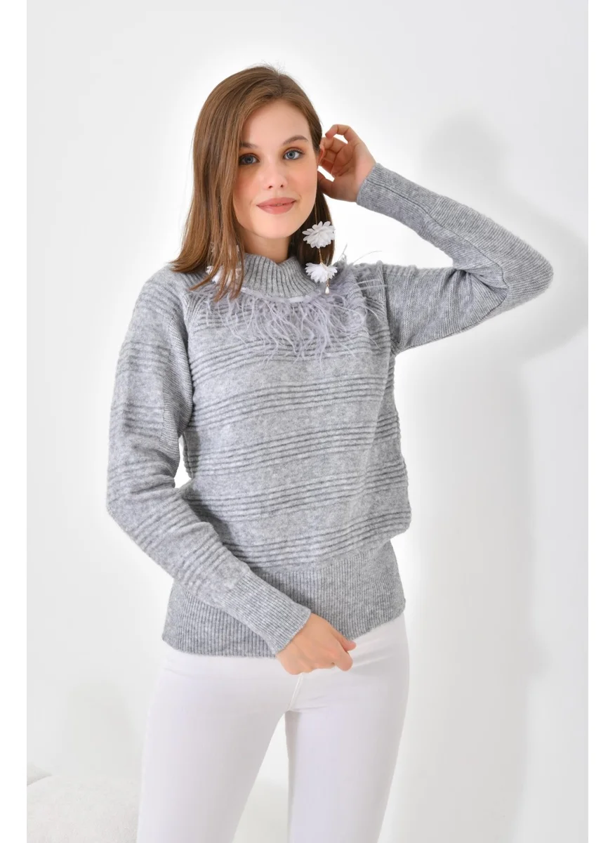 Garmi Ftz Women Women's Feather Detailed Sweater Gray