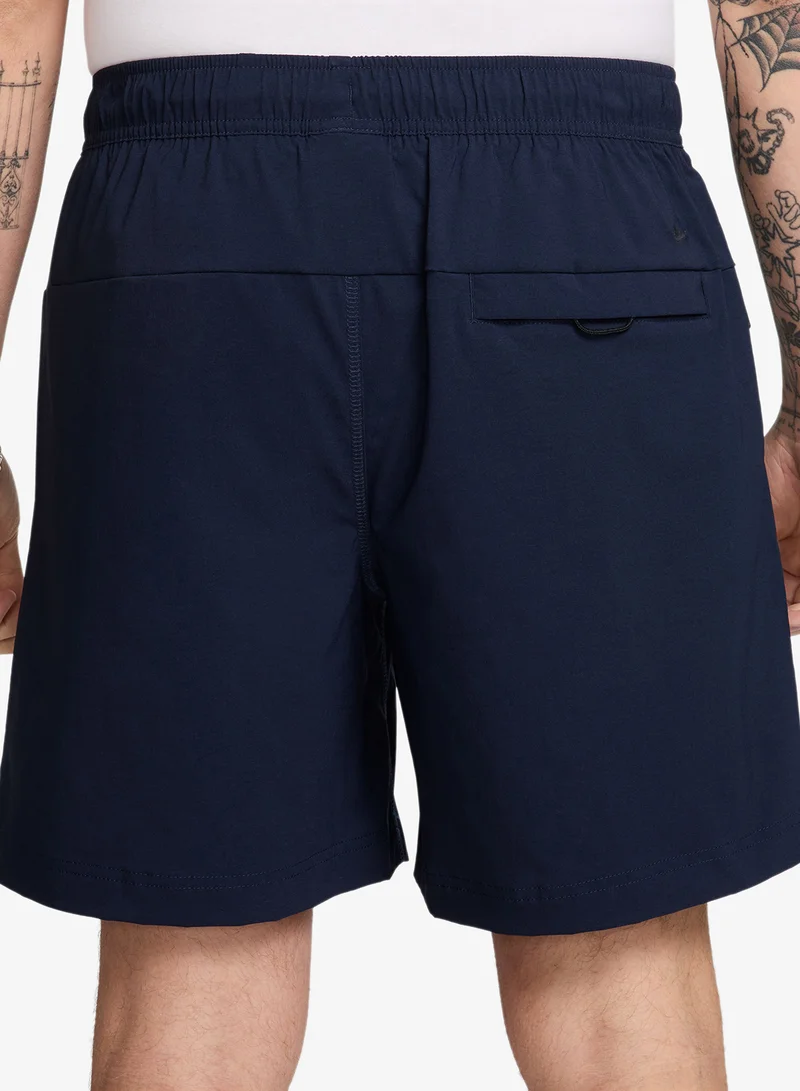 نايكي شورت منسوج تقني