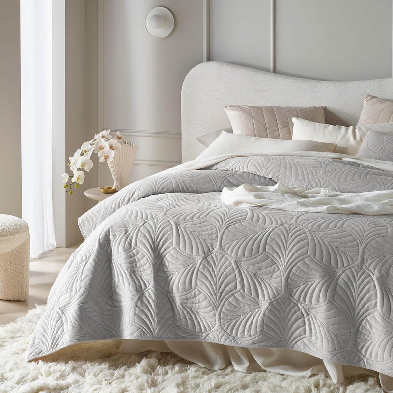 ROOM99 Feel Elegant Light Grey Bedspread 170 x 210 cm  Versatile as a Bed Throw or Sofa Throw  Quilted  Perfect as a Velvet Bedspread