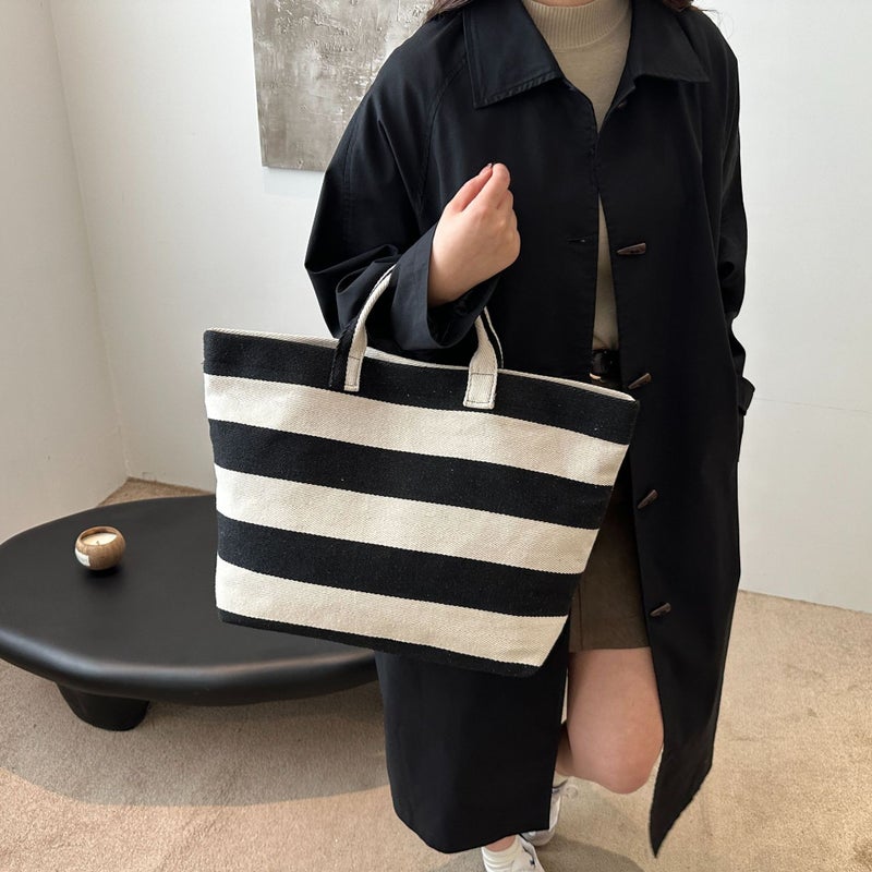 2024 Fashionable And Simple Black And White Stripesd Large Capacity Bag New Shoulder Bag Commuter Travel Tote Bag Women'S Bag - Image 4