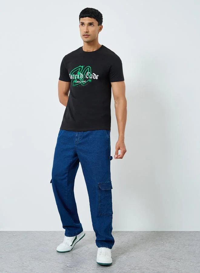 ستايلي تيشيرت بياقة دائرية وطبعة جرافيك