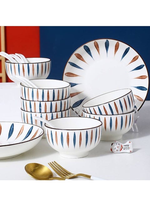 5-piece bowl set. The set consists of 1 large flat plate, 20 cm in size, and 4 bowls, approximately 10 cm in size.