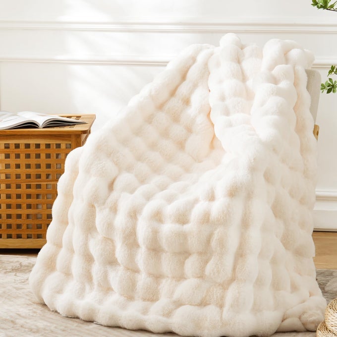 FAUX FUR THROW BLANKET FOR COUCH COZY PLUSH FLUFFY SOFT THICK BUBBLE BLANKET FOR LIVING ROOM HOME DECOR MOTHERS DAY BIRTHDAY GIFTS FOR WOMEN CREAM WHITE 51 X 63