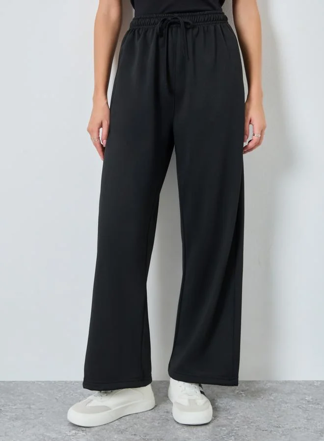 ستايلي جوغر بأرجل واسعة سادة