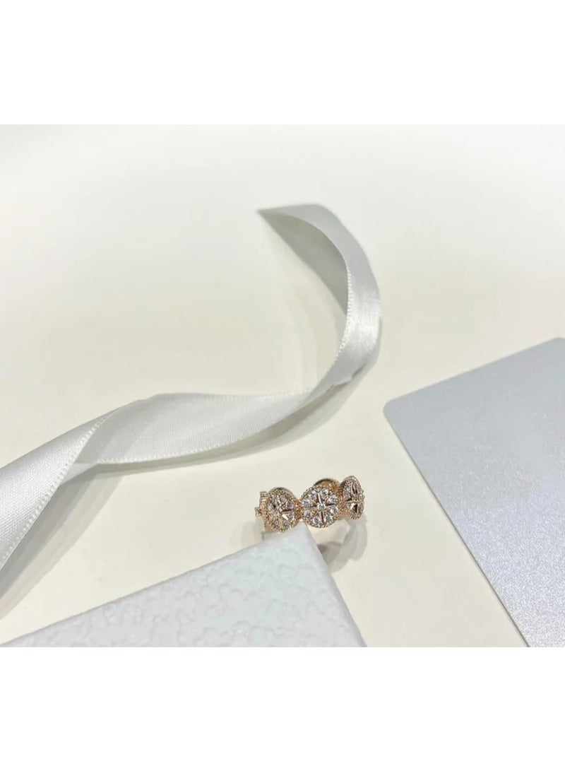 The ring is fashionable with all copper gold-plated craftsmanship, shining and beautiful