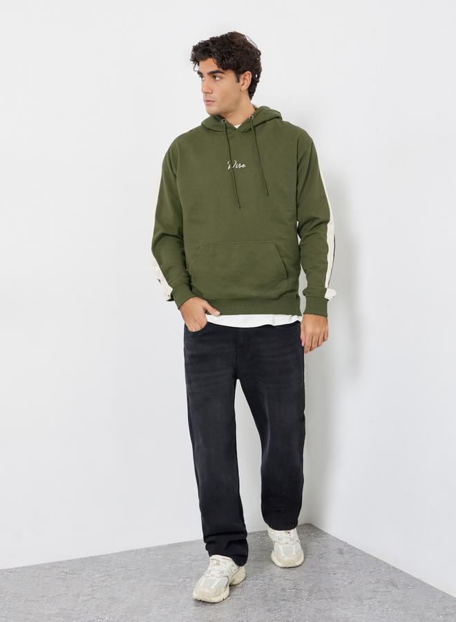 ستايلي هودي رجالي بقصة مريحة وتفصيلة خياطة إيكو إيرث - Image 2