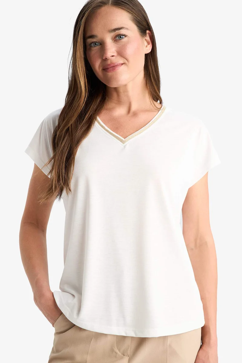 ديفاكتو V-Neck Short Sleeve Basic T-Shirt