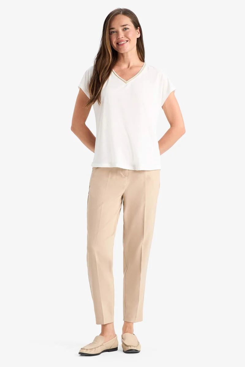 ديفاكتو V-Neck Short Sleeve Basic T-Shirt