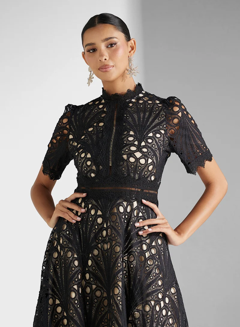 جينجر بوتيك فستان ميدي دانتيل