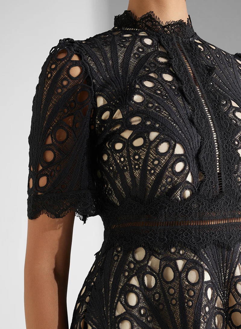 جينجر بوتيك فستان ميدي دانتيل