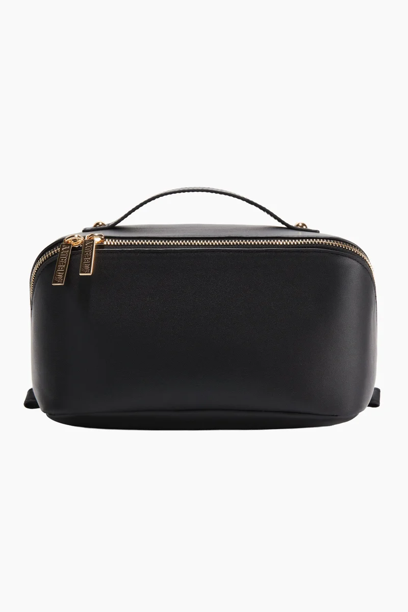 Boxy wash bag