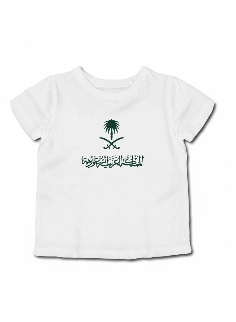 لوحة تيشيرت قطن للأطفال مناسب للأولاد والبنات لمناسبة اليوم الوطني السعودي أو للفخر بالانتماء للوطن في كل الأوقات - Image 1