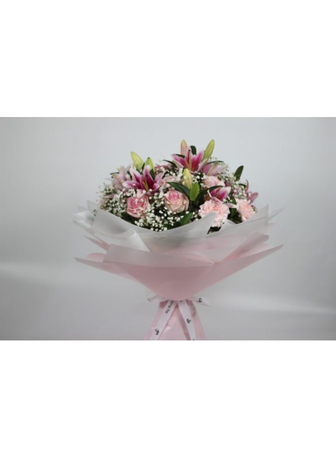 Big Buds Flowers باقة زهور زنبق وقرنفل وردية ممتعة - Image 3