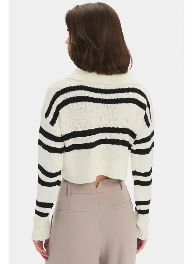 جون June Women Striped Collar Detailed Crop Sweater White