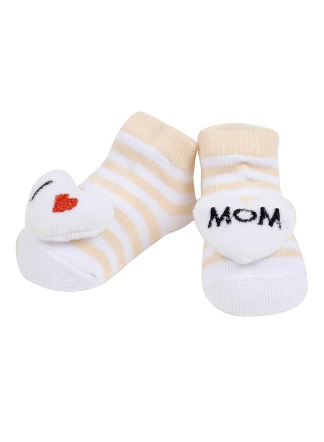 BabyMoo مجموعة هدايا من جوربي بيبي مو 3D أحب مامي ودادي قطن بطول كاحل مكونة من 2 لون أصفر ورمادي - Image 5